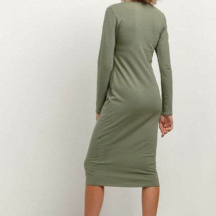 Elegant Boat Neck Midi Dress with Refined Hem Accents - Très Elite