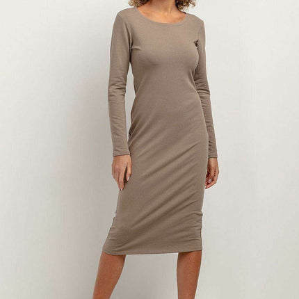 Elegant Boat Neck Midi Dress with Refined Hem Accents - Très Elite
