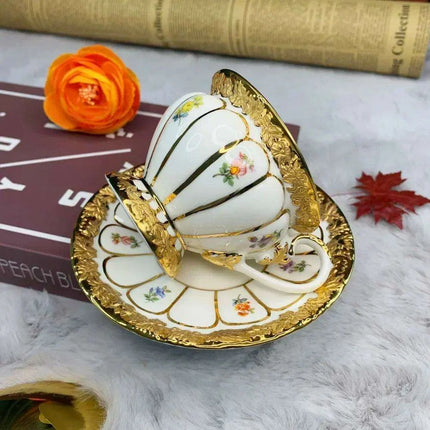 Elegant Bone China Tea Set for Luxurious Gatherings - Très Elite