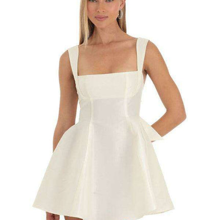 Elegant Bow-Detail Square Neck Swing Dress - Flattering and Versatile Fashion Piece - Très Elite