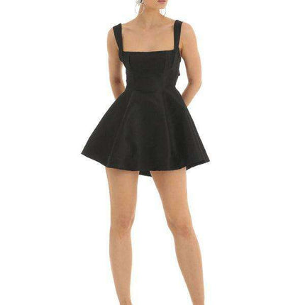 Elegant Bow-Detail Square Neck Swing Dress - Flattering and Versatile Fashion Piece - Très Elite