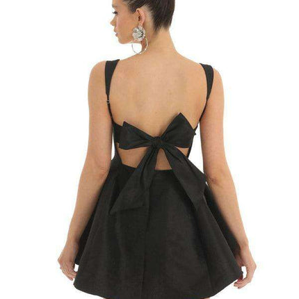 Elegant Bow-Detail Square Neck Swing Dress - Flattering and Versatile Fashion Piece - Très Elite