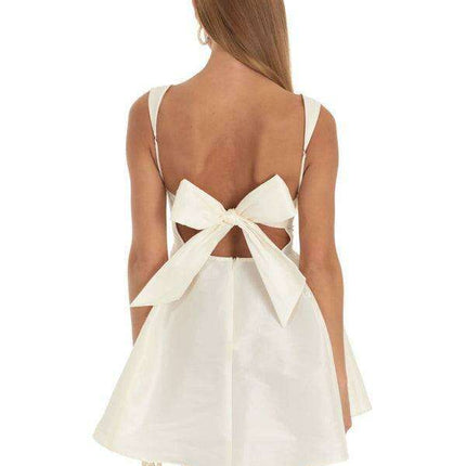 Elegant Bow-Detail Square Neck Swing Dress - Flattering and Versatile Fashion Piece - Très Elite