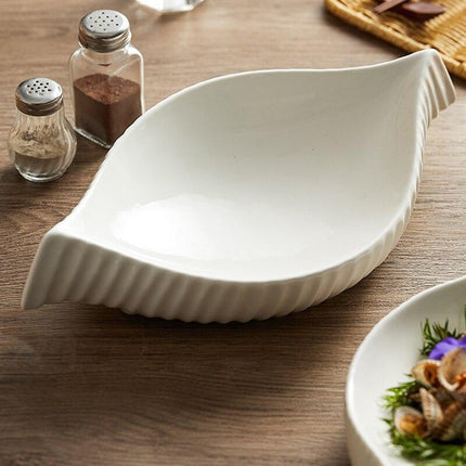 Elegant Conch-Shaped Ceramic Plate Set: Redefine Your Dining Aesthetic - Très Elite