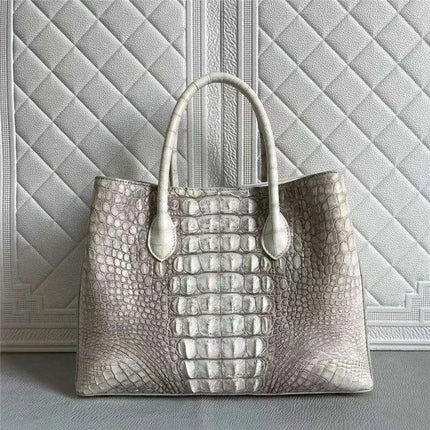Elegant Crocodile Leather Tote Bag: A Statement of Luxury for Fashion-Forward Women - Très Elite