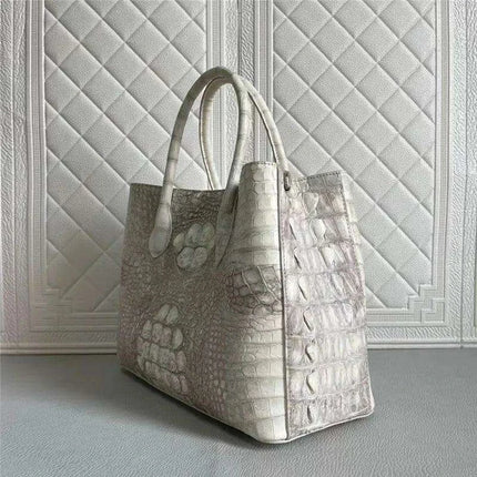 Elegant Crocodile Leather Tote Bag: A Statement of Luxury for Fashion-Forward Women - Très Elite