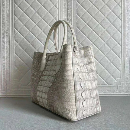 Elegant Crocodile Leather Tote Bag: A Statement of Luxury for Fashion-Forward Women - Très Elite