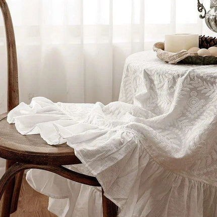 Elegant Embroidered Lace Table Cover - Premium Cotton Ruffles for Dining Sophistication - Très Elite
