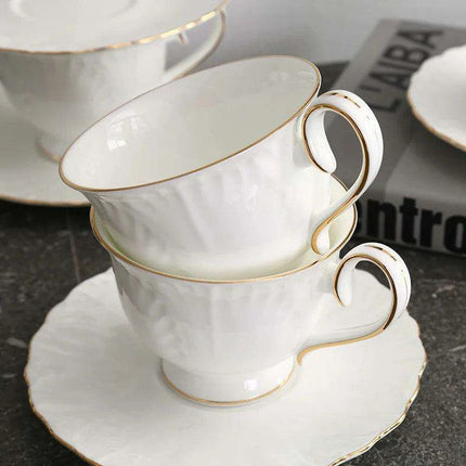 Elegant European Ceramic Teapot and Cup Set for a Luxurious Afternoon Tea Experience - Très Elite