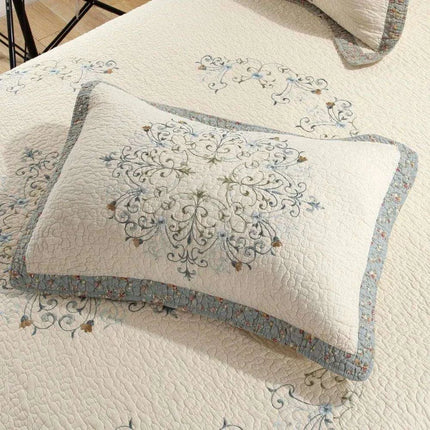 Elegant European Embroidered King Cotton Bedspread Set - 3-Piece Oversized Quilt with Matching Pillow Shams for Summer Relaxation - Très Elite
