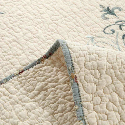 Elegant European Embroidered King Cotton Bedspread Set - 3-Piece Oversized Quilt with Matching Pillow Shams for Summer Relaxation - Très Elite