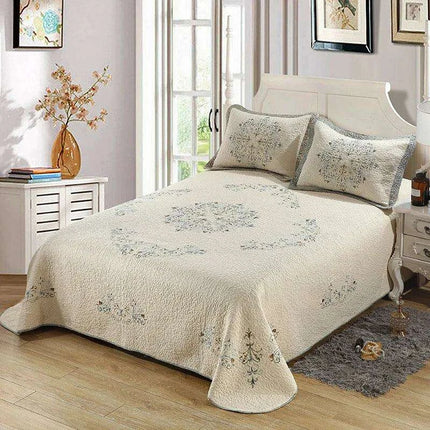 Elegant European Embroidered King Cotton Bedspread Set - 3-Piece Oversized Quilt with Matching Pillow Shams for Summer Relaxation - Très Elite