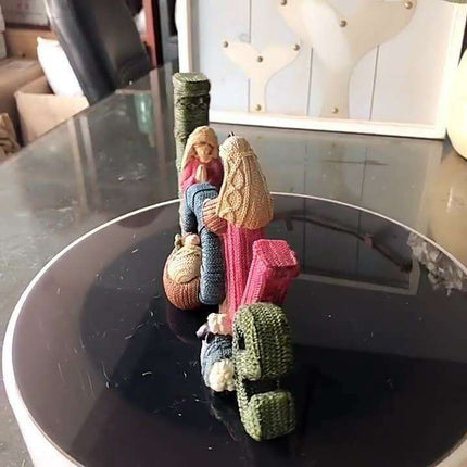 Elegant European LOVE/FAMILY Resin Decor - Charming Home Accents and Meaningful Gifts - Très Elite