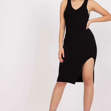 Elegant Fitted Pencil Dress with Chic Slit Detail - Très Elite