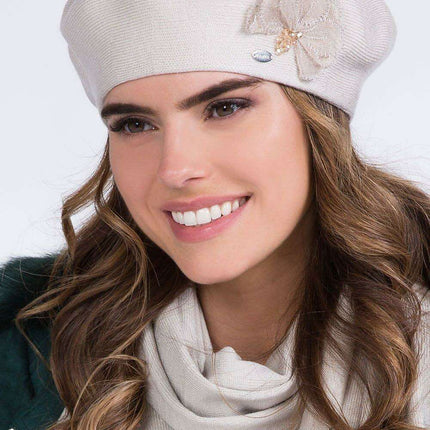 Elegant Floral Knit Beret - Très Elite