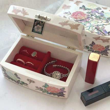 Elegant Floral and Butterfly Mother of Pearl Jewelry Box - Perfect Gift for Her on Any Special Occasion - Très Elite