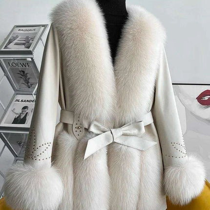 Elegant Fox Fur-Accented Winter Jacket: The Ultimate in Warmth and Style - Très Elite