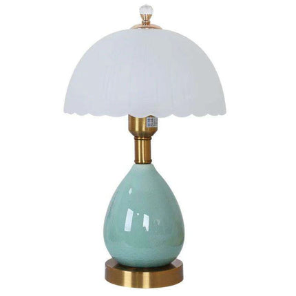 Elegant Fusion Bedside Lamp 2024: Retro Ceramic Lighting with European and Chinese Influence - Très Elite