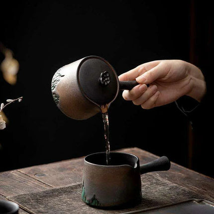 Elegant Gilt Ceramic Teapot with Comfortable Side Handle for Authentic Chinese Tea Ceremony - Très Elite