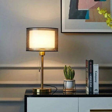 Elegant Gold Table Lamp for Nordic-Inspired Bedrooms - Très Elite