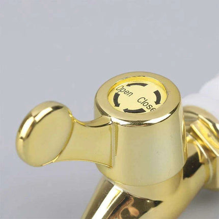 Elegant Golden Beverage Dispenser Tap - Perfect Accessory for Any Event - Très Elite