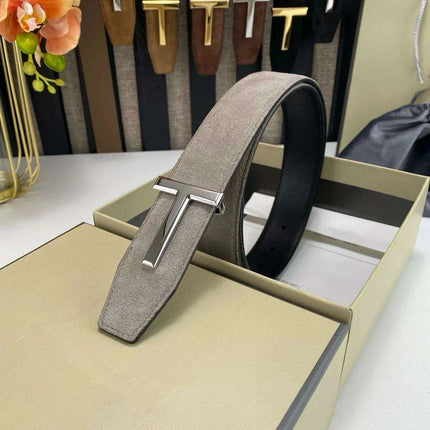Elegant Grey Leather Belt with Classic Brass T Buckle - A Must-Have for Men - Très Elite