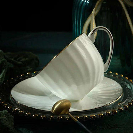 Elegant Handcrafted Gold-Accented Bone China Dinnerware Set - Très Elite