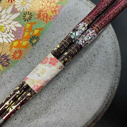 Elegant Handcrafted Japanese Wooden Chopsticks Set - Premium Dining Utensils for a Refined Experience - Très Elite