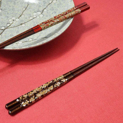 Elegant Handcrafted Japanese Wooden Chopsticks Set - Premium Dining Utensils for a Refined Experience - Très Elite