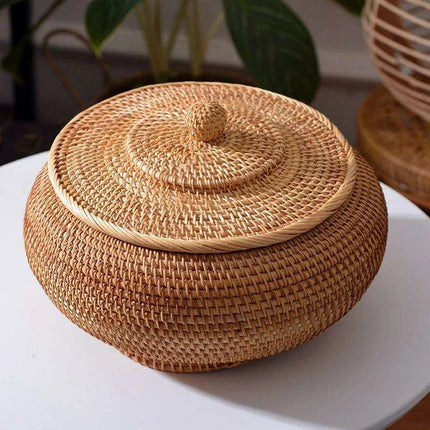 Elegant Handwoven Rattan Storage Chest - Stylish Organizer for Any Room - Très Elite