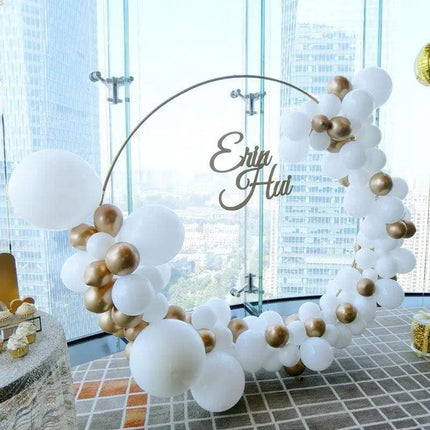 Elegant Iron Circle Wedding Arch: Transform Your Wedding Venue into a Fairytale Setting - Très Elite