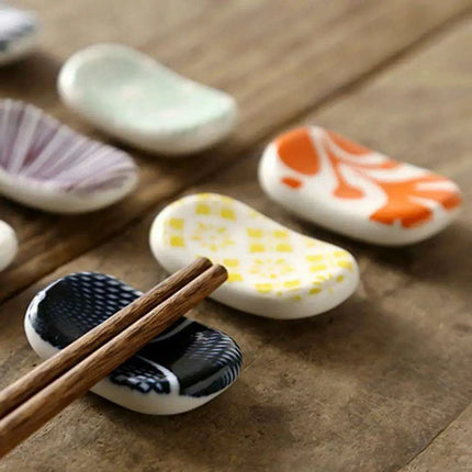 Elegant Japanese Ceramic Chopstick Holder - Stylish Anti-Slip Accessory for Refined Dining Experiences - Très Elite