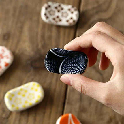 Elegant Japanese Ceramic Chopstick Holder - Stylish Anti-Slip Accessory for Refined Dining Experiences - Très Elite