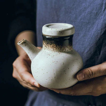 Elegant Japanese Ceramic Jar for Oils and Vinegars - Stylish Culinary Storage Solution - Très Elite