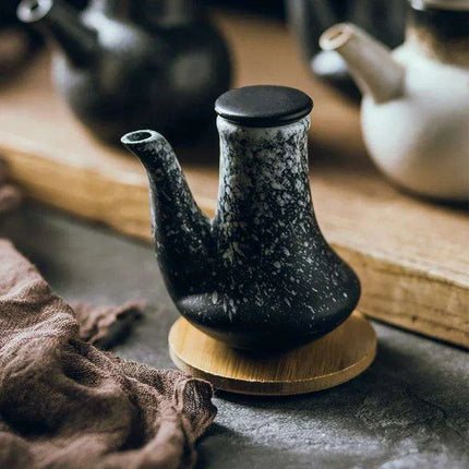 Elegant Japanese Ceramic Jar for Oils and Vinegars - Stylish Culinary Storage Solution - Très Elite