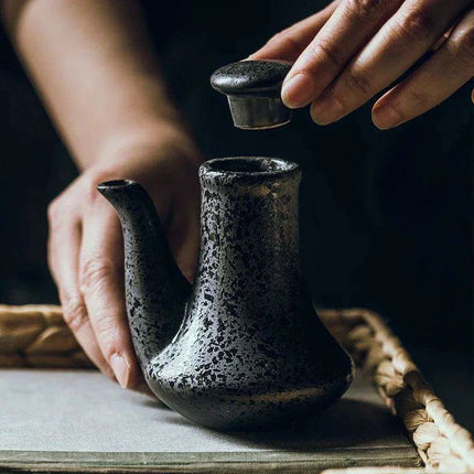 Elegant Japanese Ceramic Jar for Oils and Vinegars - Stylish Culinary Storage Solution - Très Elite