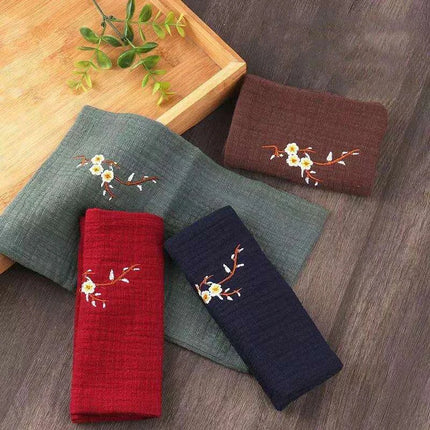 Elegant Japanese Matcha Tea Towel Set with Bamboo Whisk and Floral Design - Très Elite