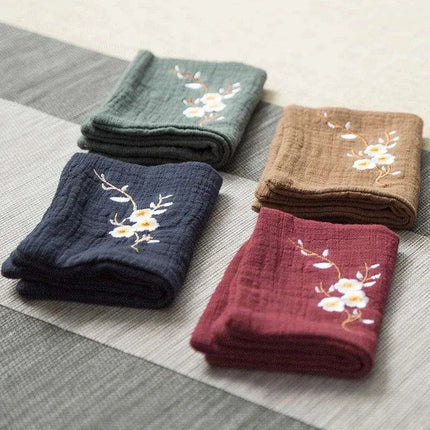 Elegant Japanese Matcha Tea Towel Set with Bamboo Whisk and Floral Design - Très Elite