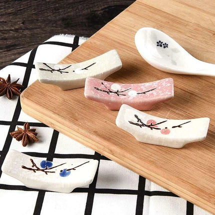Elegant Japanese Plum Blossom Ceramic Chopstick Rest for Stylish Dining - Très Elite