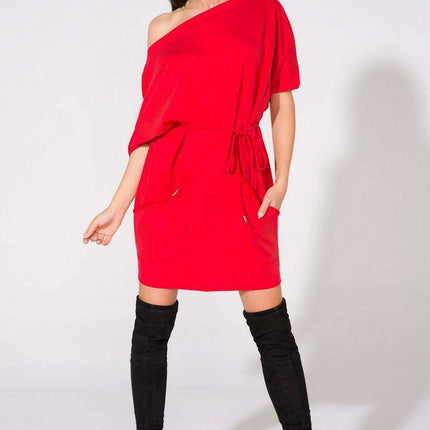 Elegant Knit Daydress with Stylish Boat Neck and Practical Pockets - Très Elite