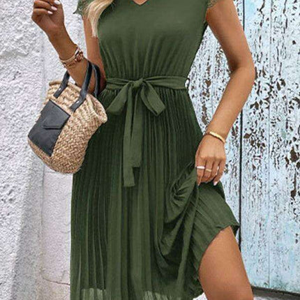 Elegant Lace-Embellished Pleated Dress for Stylish Women - Très Elite