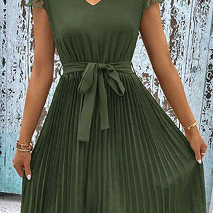 Elegant Lace-Embellished Pleated Dress for Stylish Women - Très Elite