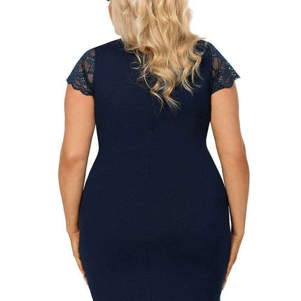 Elegant Lace Nightgown for Curvy Bodies - Très Elite