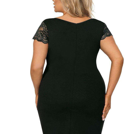 Elegant Lace Nightgown for Curvy Bodies - Très Elite