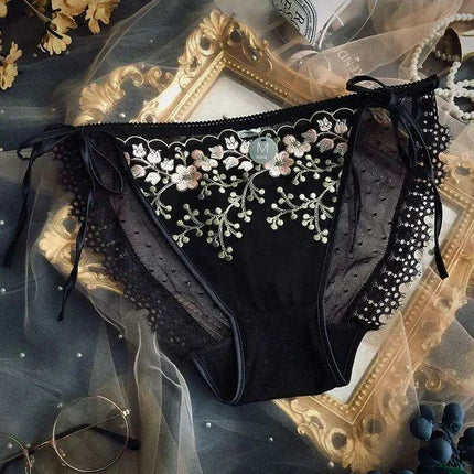 Elegant Lace Trim Low-Rise Mesh Cotton Briefs for Women - Chic and Comfortable Triangle Underwear - Très Elite