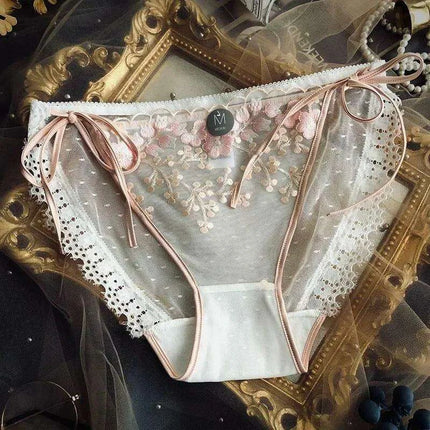 Elegant Lace Trim Low-Rise Mesh Cotton Briefs for Women - Chic and Comfortable Triangle Underwear - Très Elite
