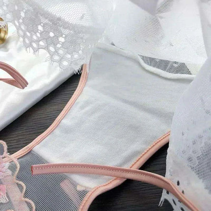 Elegant Lace Trim Low-Rise Mesh Cotton Briefs for Women - Chic and Comfortable Triangle Underwear - Très Elite