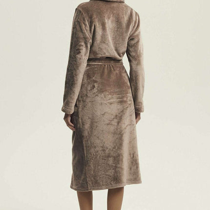 Elegant Ladies Shiny Knit Bathrobe with Pockets & Waist Tie - Très Elite