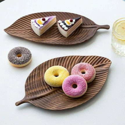 Elegant Leaf-Shaped Walnut Rubber Wood Serving Trays for Luxurious Dining - Très Elite