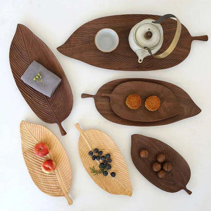 Elegant Leaf-Shaped Walnut Rubber Wood Serving Trays for Luxurious Dining - Très Elite